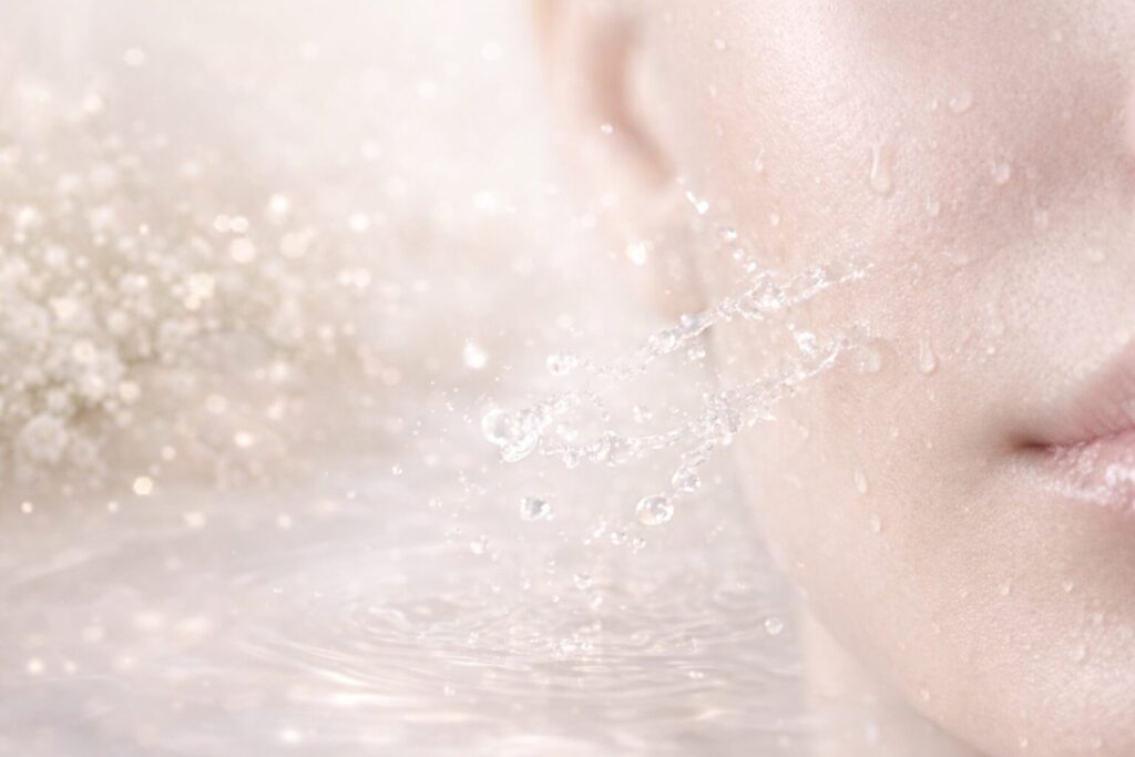 うるおいに満ちた40代の肌をイメージした、透明感とやわらかさを感じるフェイス表現